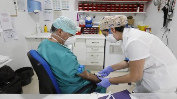 Ninguna provincia de Andalucía tiene ya más de ocho pacientes con coronavirus en UCI