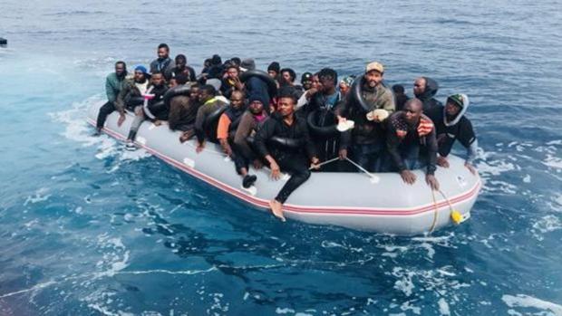 Detienen a cuatro patrones de pateras en Almería que había traído a 35 inmigrantes a Andalucía