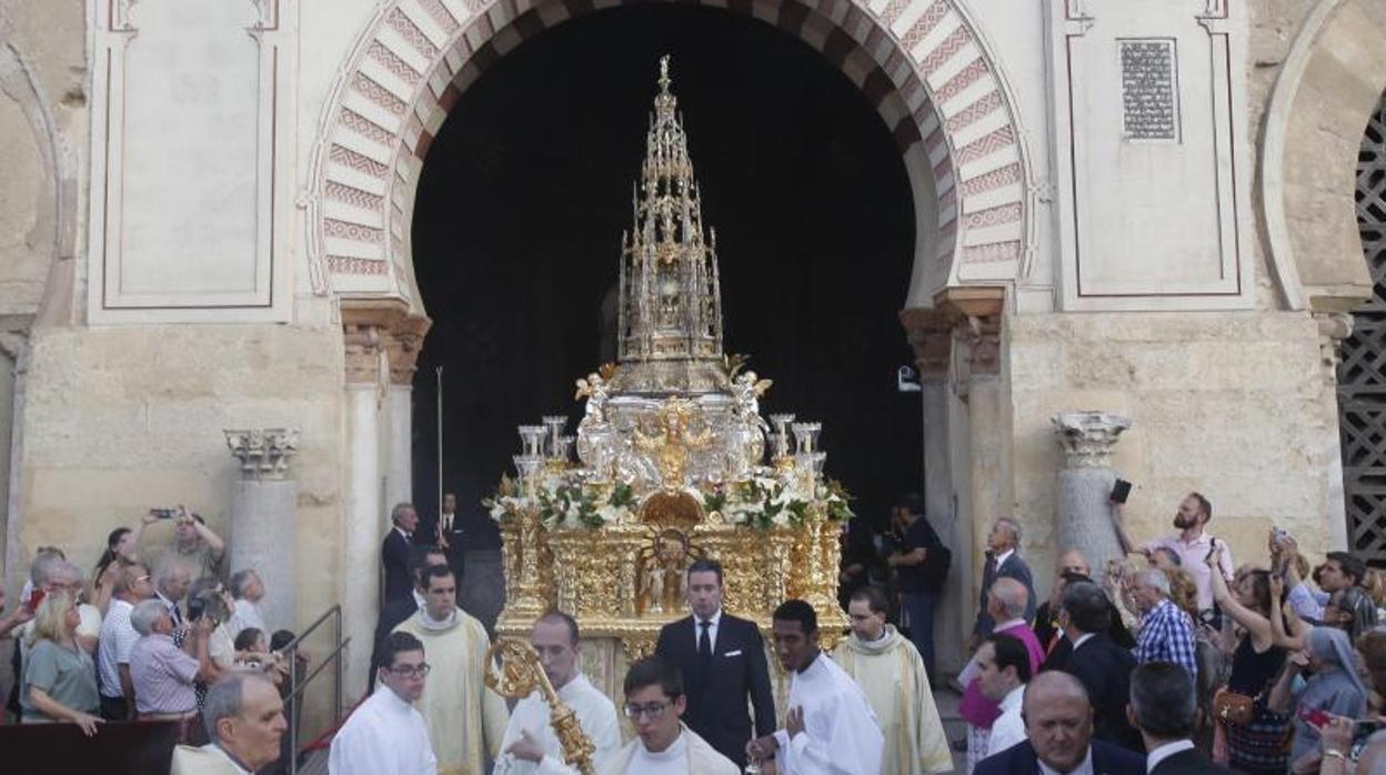 Salida de la Custodia de Arfe desde la Mezquita-Catedral el pasado año