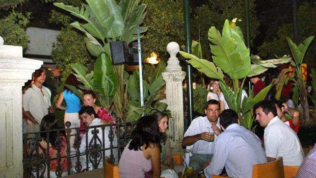 El Gobierno rectifica y podrán abrir el lunes las discotecas pero estará prohibido bailar