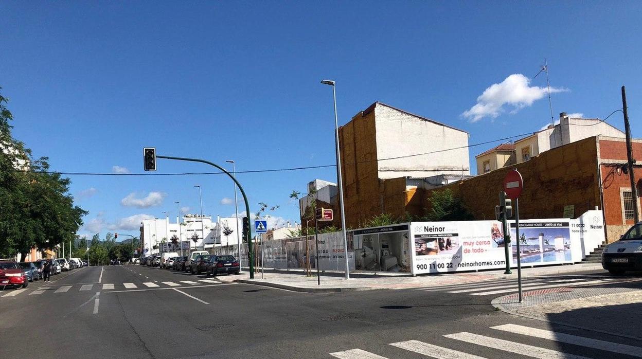 Esquina de avenida Almogavares con calle Virgen de Linares donde irá la promoción de Neinor