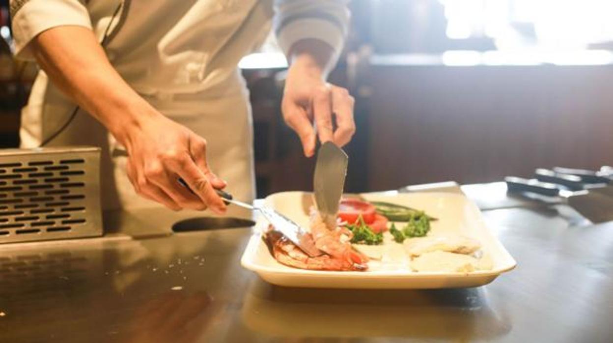 Una de las vacantes es de cocinero/a en una taberna tradicional de Córdoba