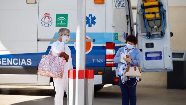 Andalucía suma tres muertes por coronavirus en 24 horas, pero Sanidad lleva 14 días sin actualizar la cifra