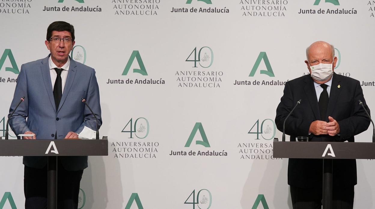 Los consejeros Juan Marín y Jesús Aguirre tras la reunión del Gabinete de crisis de Andalucía