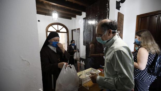 Pan bendito de San Antonio para ayudar a las monjas capuchinas de Córdoba