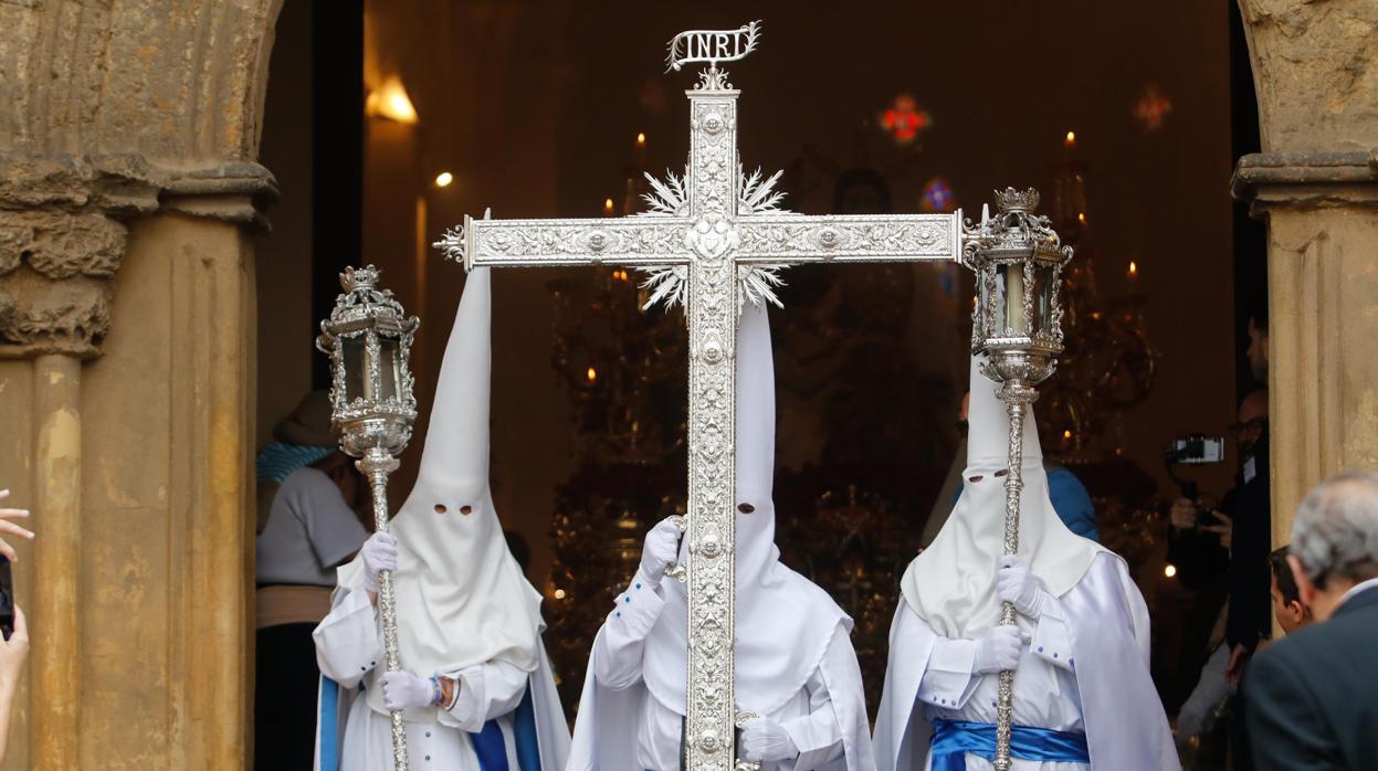 Cruz de guía de la hermandad de Jesús Resucitado de Córdoba