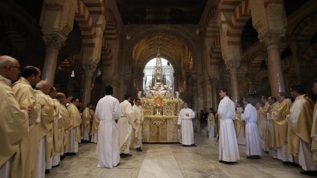 Córdoba, ante un Corpus Christi claustral y con aforo limitado