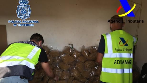 Cae una banda que distribuía tabaco de contrabando a toda España desde un chalé de Córdoba