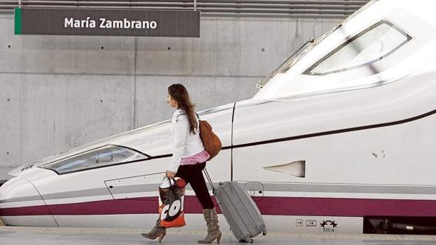 Renfe aumenta desde el lunes las frecuencias de AVE que unen Málaga con Madrid, Barcelona y Sevilla