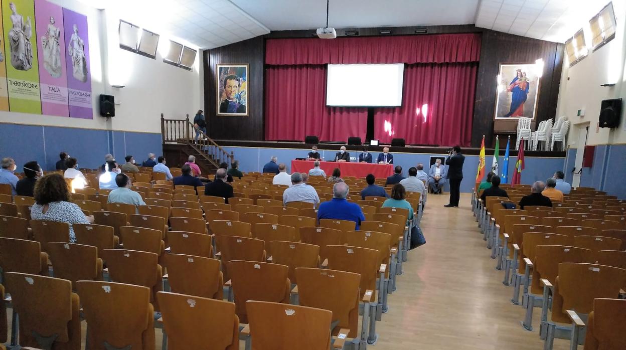 Pleno del Consejo de Cofradías de Cádiz en el colegio Salesianos