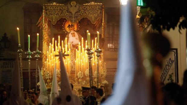 Misericordia de Córdoba pretende restaurar el manto de la Virgen de las Lágrimas en su Desamparo