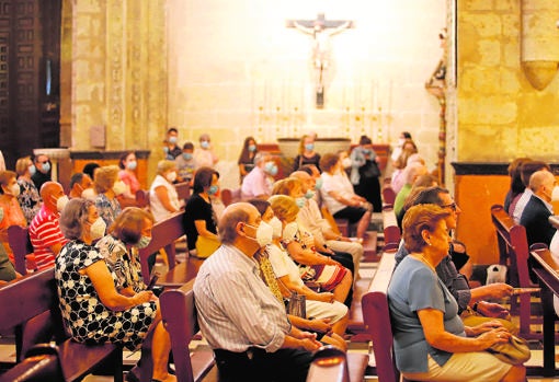 Una iglesia a tope de capacidad este domingo en San Nicolás