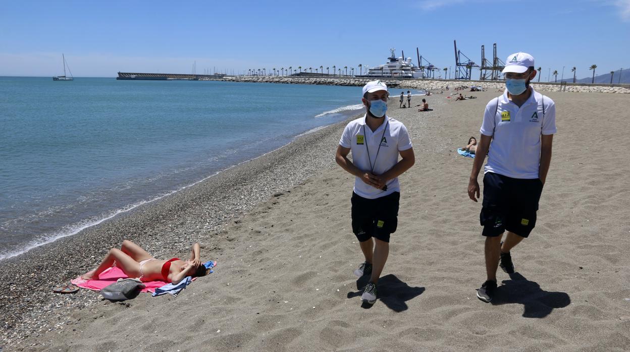 Imagen de unos vigilantes de la playa en La Malagueta