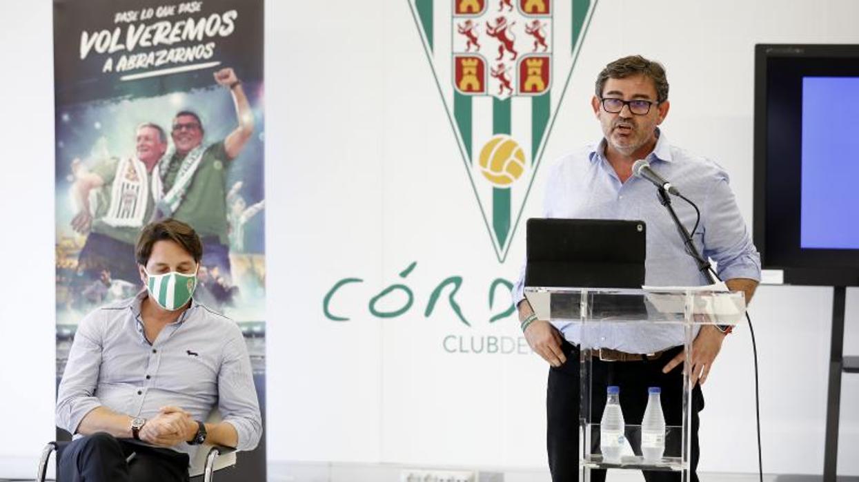 Javier González durante la presentación de la campaña de abonos