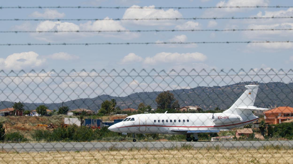 Un jet privado aterriza en la pista del Aeropuerto de Córdoba