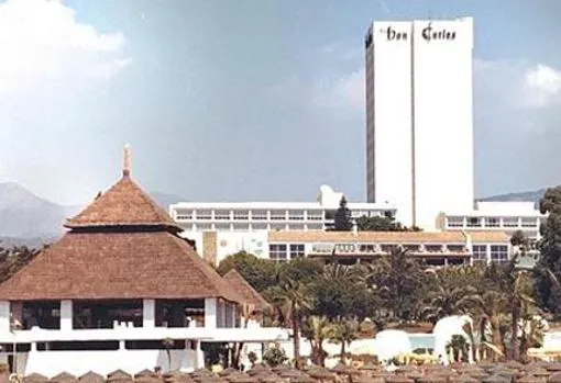 El hotel visto desde la playa, una imagen que es un icono de la Marbella más dorada