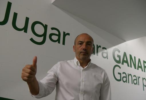 Sabas, en el túnel de acceso de las oficionas al césped del estadio