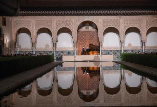 Patio de los Arrayanes de la Alhambra de Granada