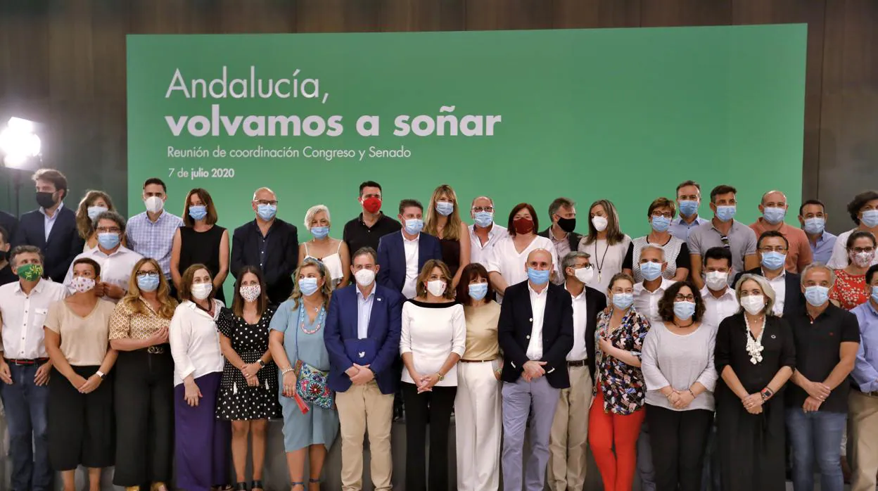 Susana Diaz se reune con los diputados y senadores del PSOE