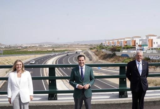 El presidente de la Junta ha presidido el desdoble de la carretera Vera-Garrucha.