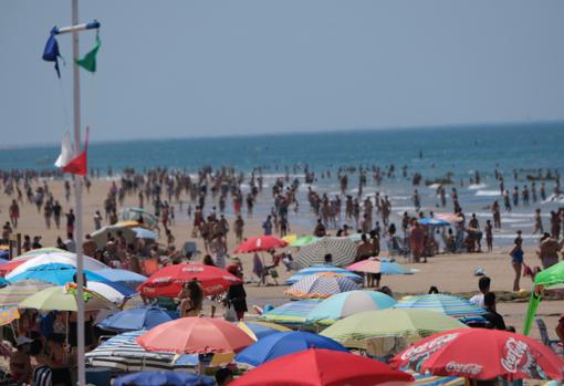 La playa de las Tres Piedras en Chipiona el fin de semana pasado