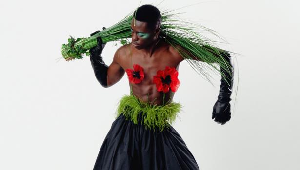 Palomo Spain lleva a París su colección de primavera y verano dedicada a la flor como «vida y sexualidad»
