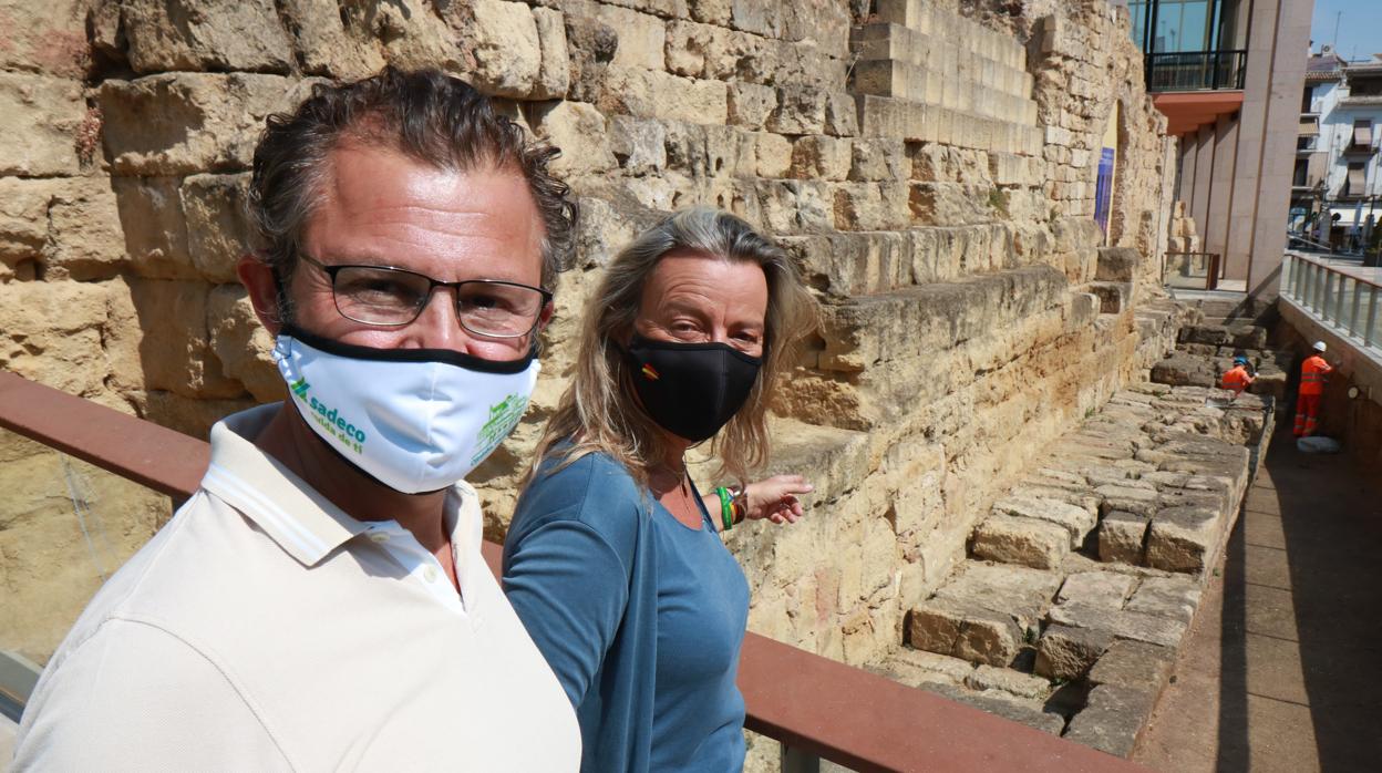 David Dorado e Isabel Albás en el Templo Romano