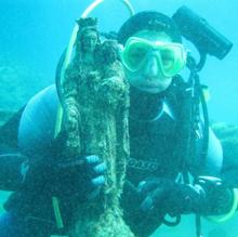 José Jimeénz con la Virgen bajo el mar