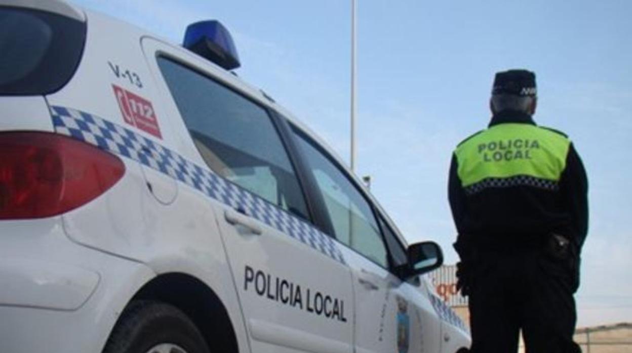 Un agente de la Policía Local