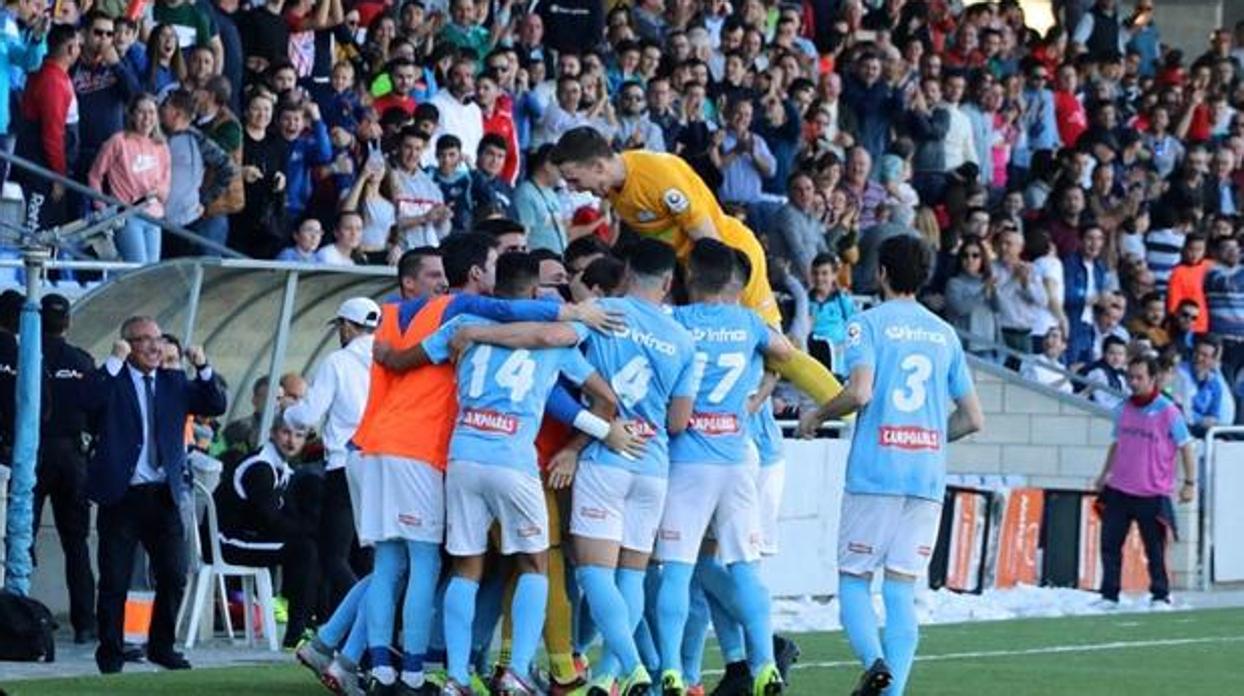 El Ciudad de lucena celebra un gol durante esta temporada