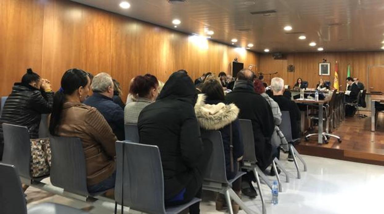 Los encausados ante el tribunal en la Audiencia de Málaga