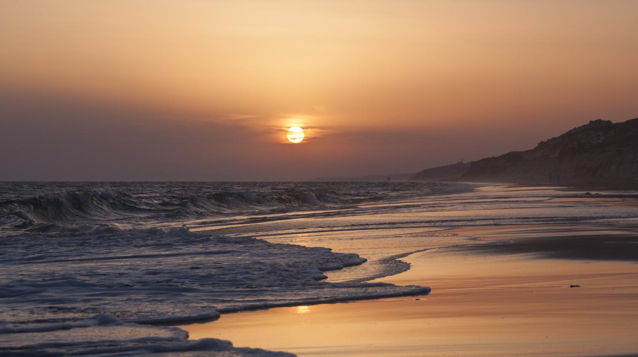 Te retamos con esta playa de la costa onubense