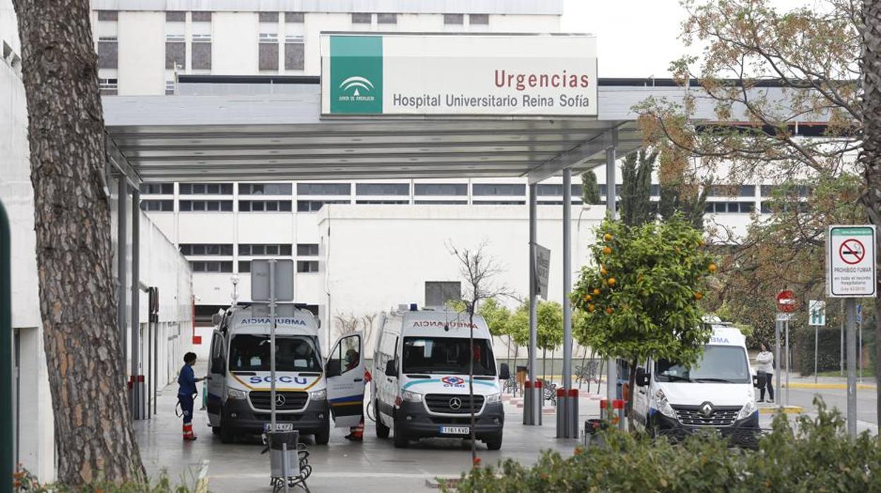 Entrada a las urgencias del Hospital Reina Sofía de Córdoba