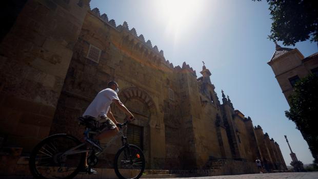 Córdoba deja uno de los días más calurosos del verano en el umbral de los 44 grados de temperatura máxima