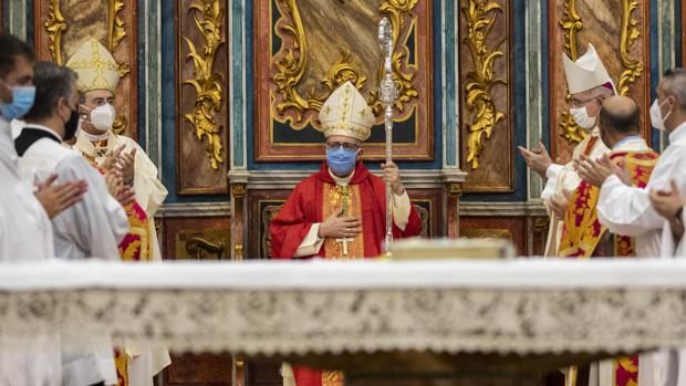 Sucesión en la Diócesis: Santiago Gómez se convierte en el sexto obispo de Huelva