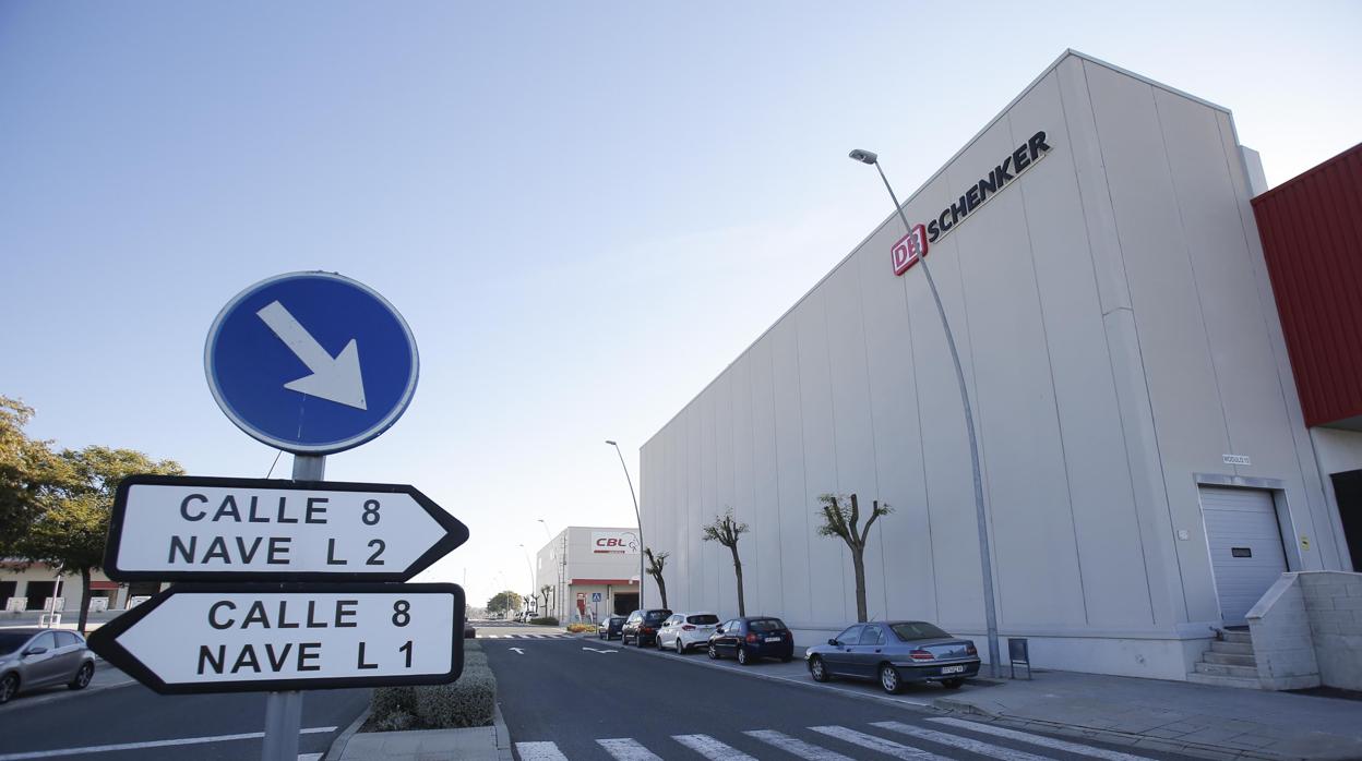 Viario y nave del Parque Logístico de Córdoba