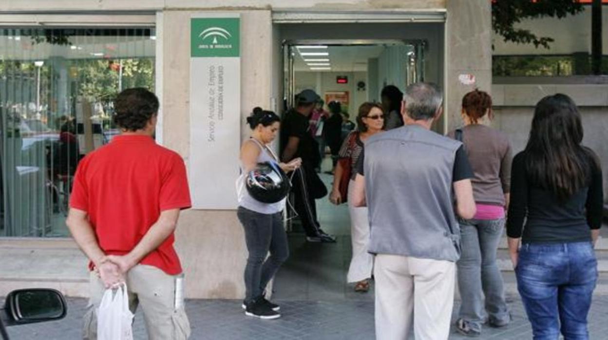 Foto de archivo de una oficina de empleo en Córdoba