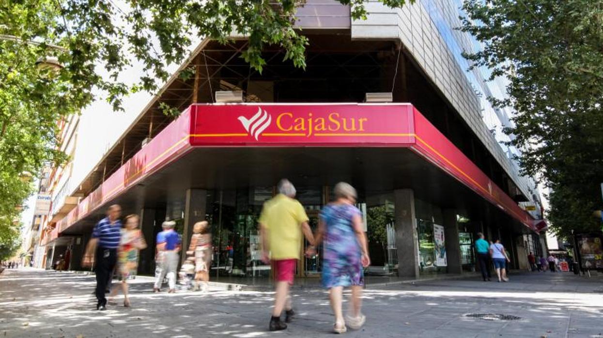 Sucursal de CajaSur Banco en el bulevar Gran Capitán de Córdoba