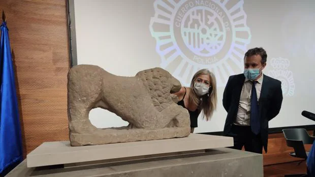 La escultura de un león expoliada de un yacimiento andaluz recala en el museo Ibero de Jaén