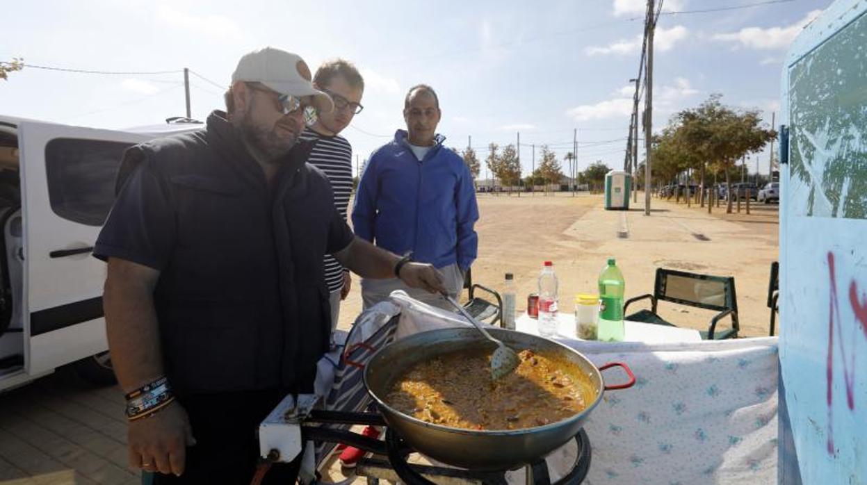 Un perol en el recinto ferial de El Arenal