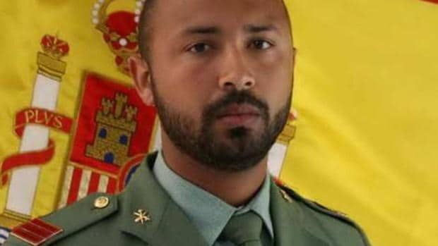 Imponen la medalla al mérito militar al cabo legionario muerto en Almería