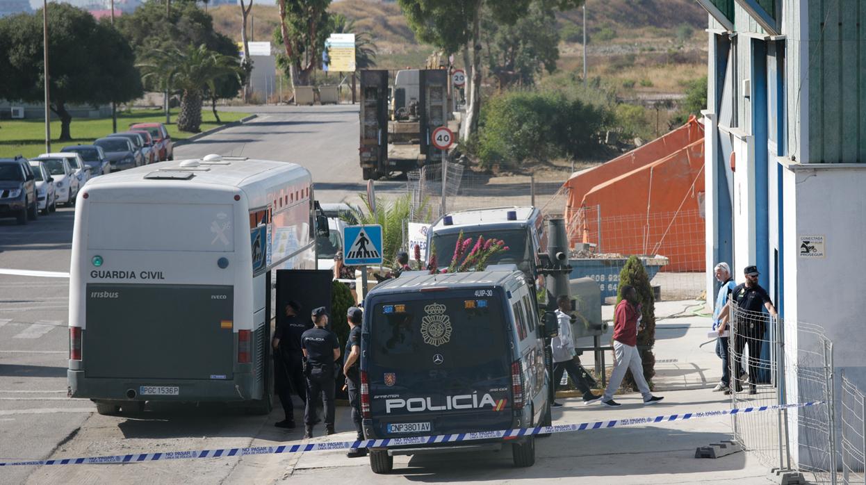 Imagen de archivo de llegada de inmigrantes al CATE de San Roque