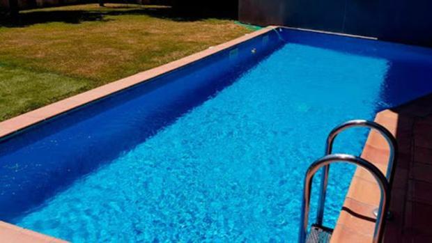 Muere una niña de once años al caer a una piscina de Almuñécar