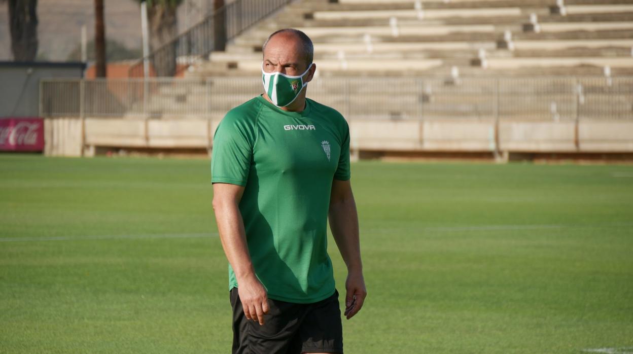 El entrenador del Córdoba CF, Juan Sabas, este viernes en la Ciudad Deportiva