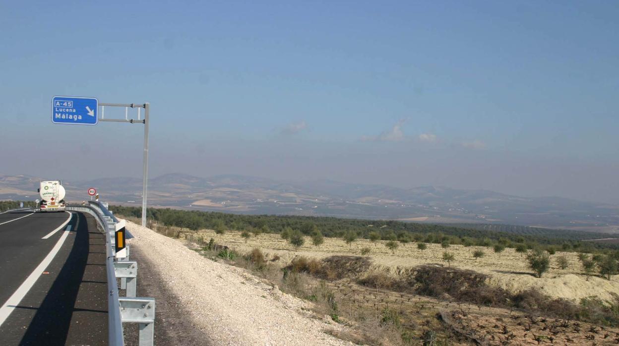 La Junta de Andalucía invierte 37.534 euros en mejorar tramos de la carretera de Aguilar de la Frontera