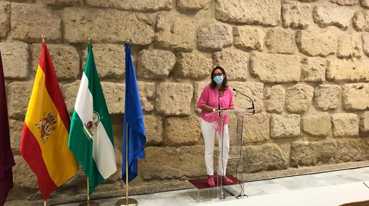 Isabel Ambrosio, durante la rueda de prensa en el Ayuntamiento