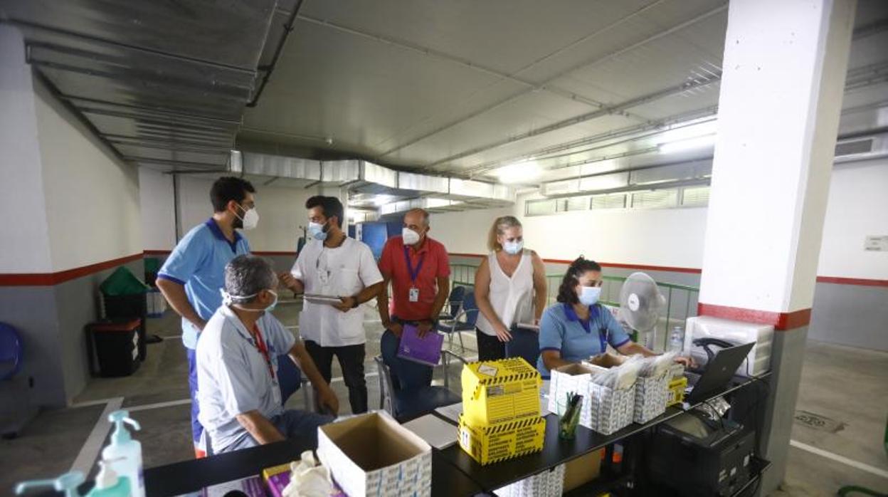 Enfermeros «rastreadores» en el centro de salud Castilla del Pino de Córdoba