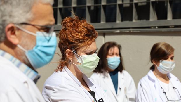 Médicos avisan de que tomarán medidas legales ante «cualquier coacción» de pacientes para eximir del uso de mascarilla