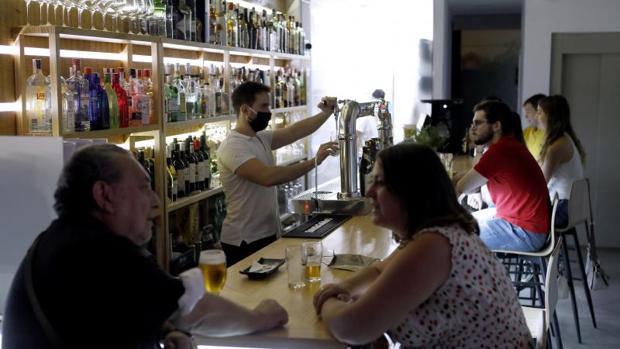 La hostelería de Córdoba reclama un plan de rescate y Bellido propone bajarles impuestos