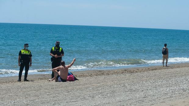 ¿Se puede fumar en la playa según la nueva normativa de la Junta de Andalucía?